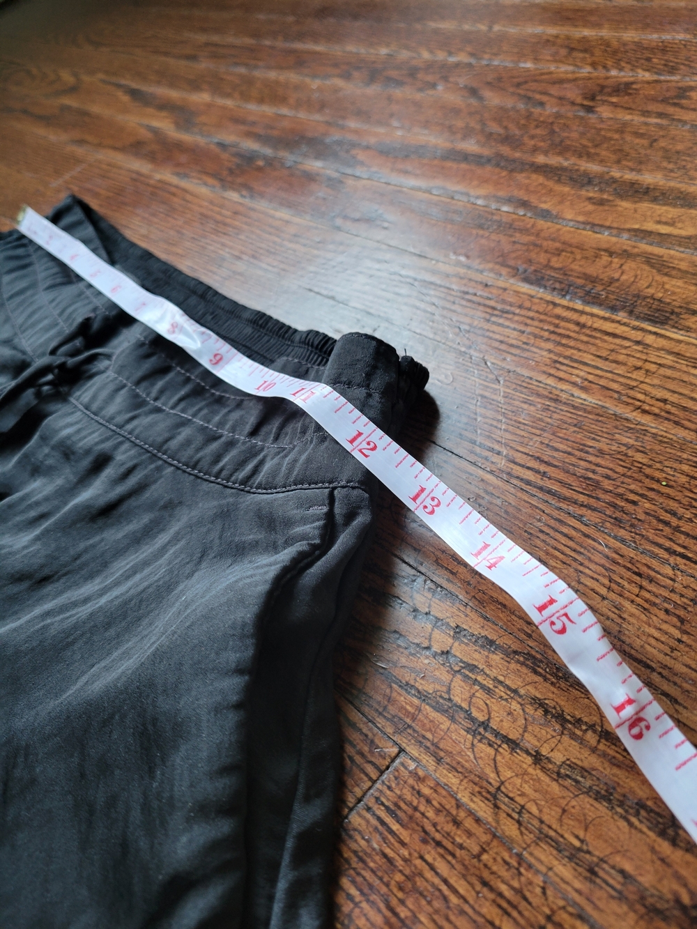 Divided (H&M) Ruffle Tiered Shorts Tassel Flowy Boho Black Size Small Silky Soft - Picture 16 of 17